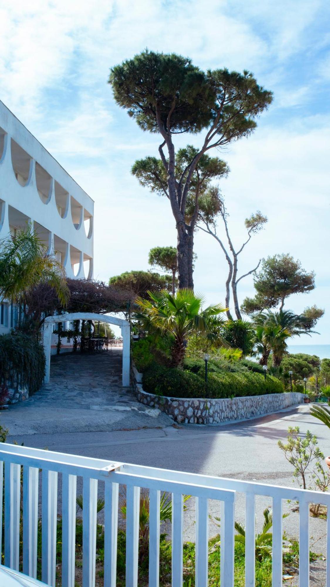 Hotel Sinuessa Terme موندراغوني المظهر الخارجي الصورة